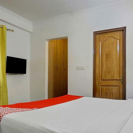Oyo Flagship 592 Hauz Khas Village New Delhi Bagian luar foto