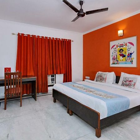 Oyo Flagship 592 Hauz Khas Village New Delhi Bagian luar foto