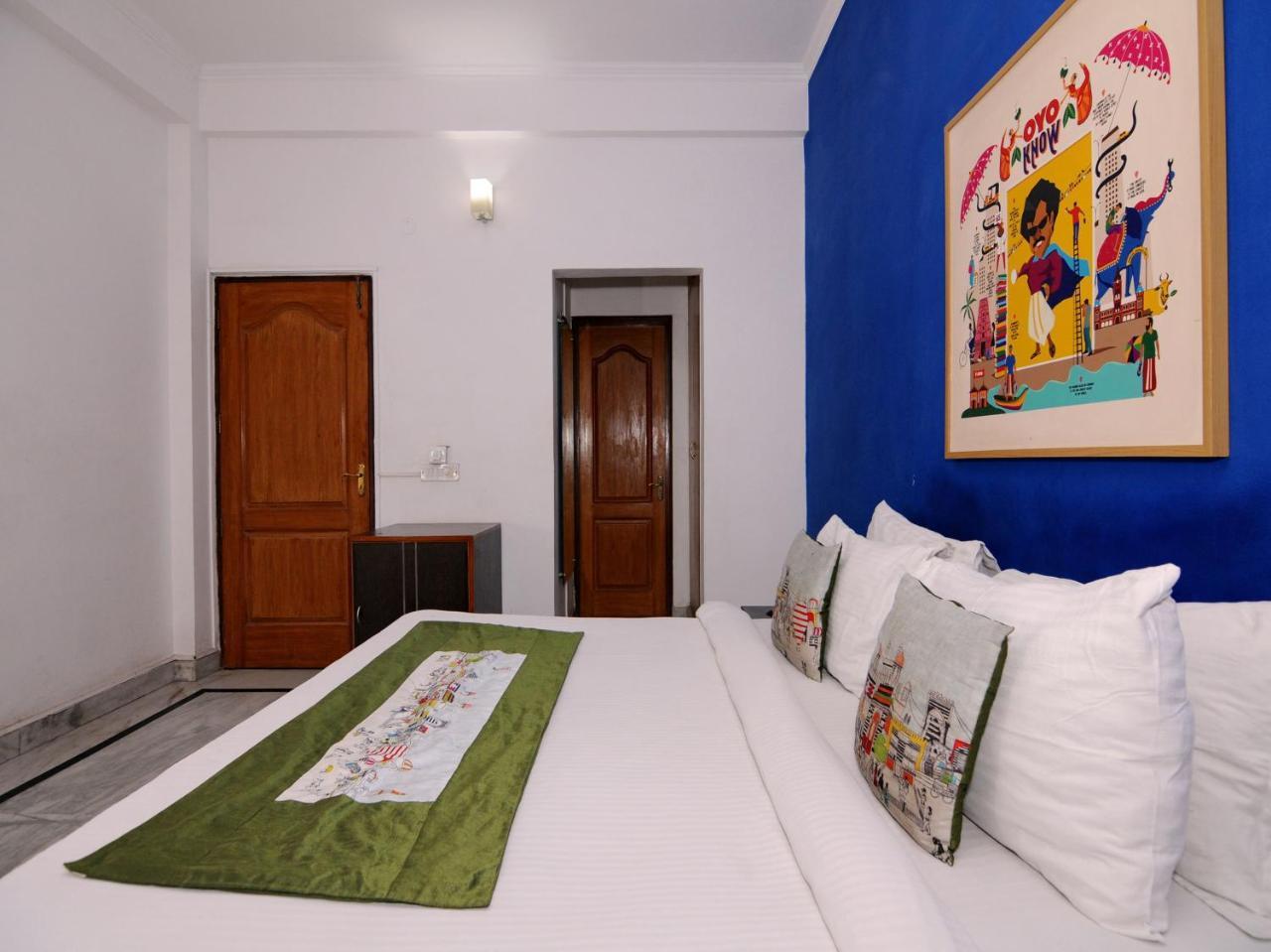 Oyo Flagship 592 Hauz Khas Village New Delhi Bagian luar foto