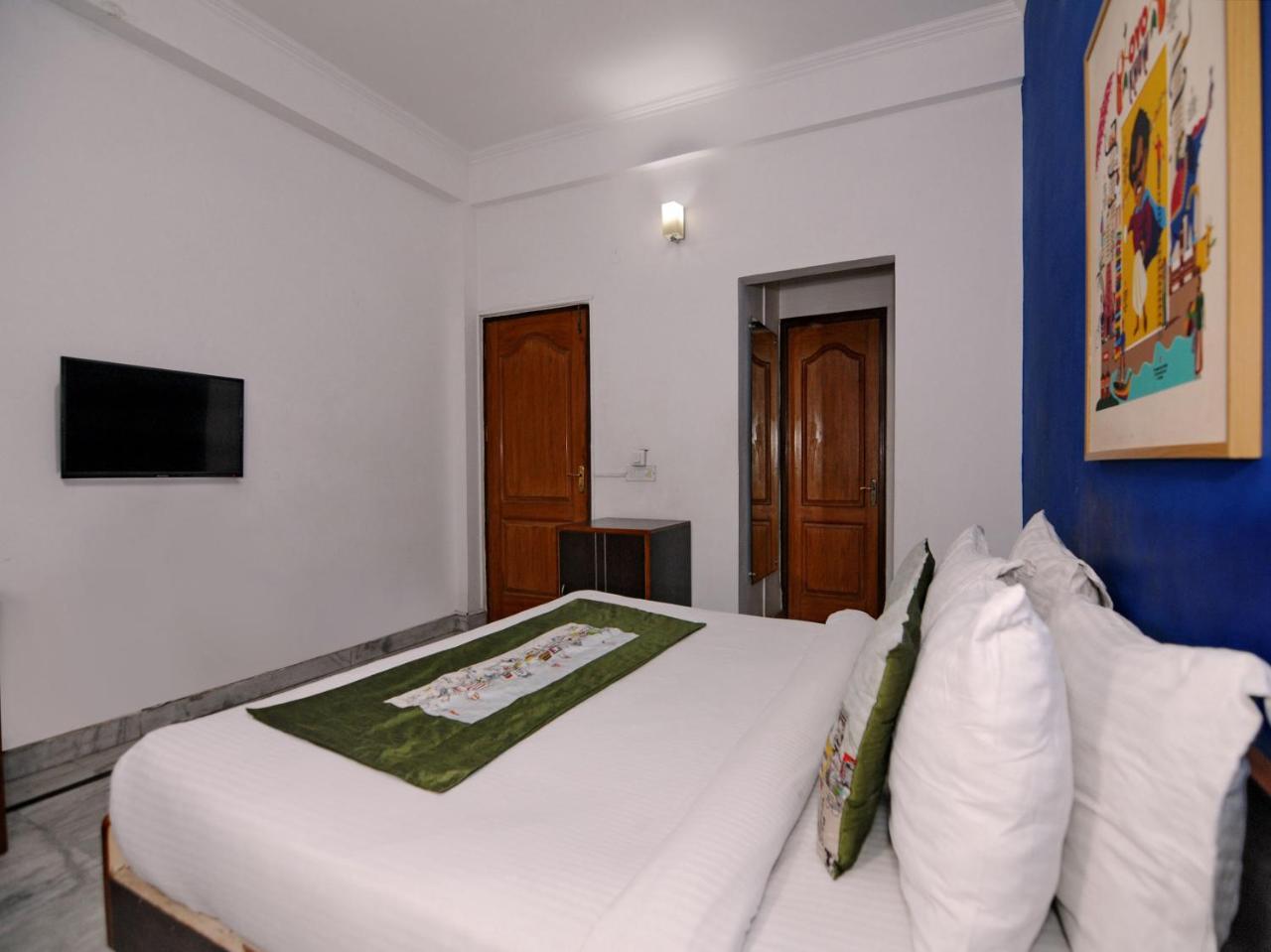 Oyo Flagship 592 Hauz Khas Village New Delhi Bagian luar foto