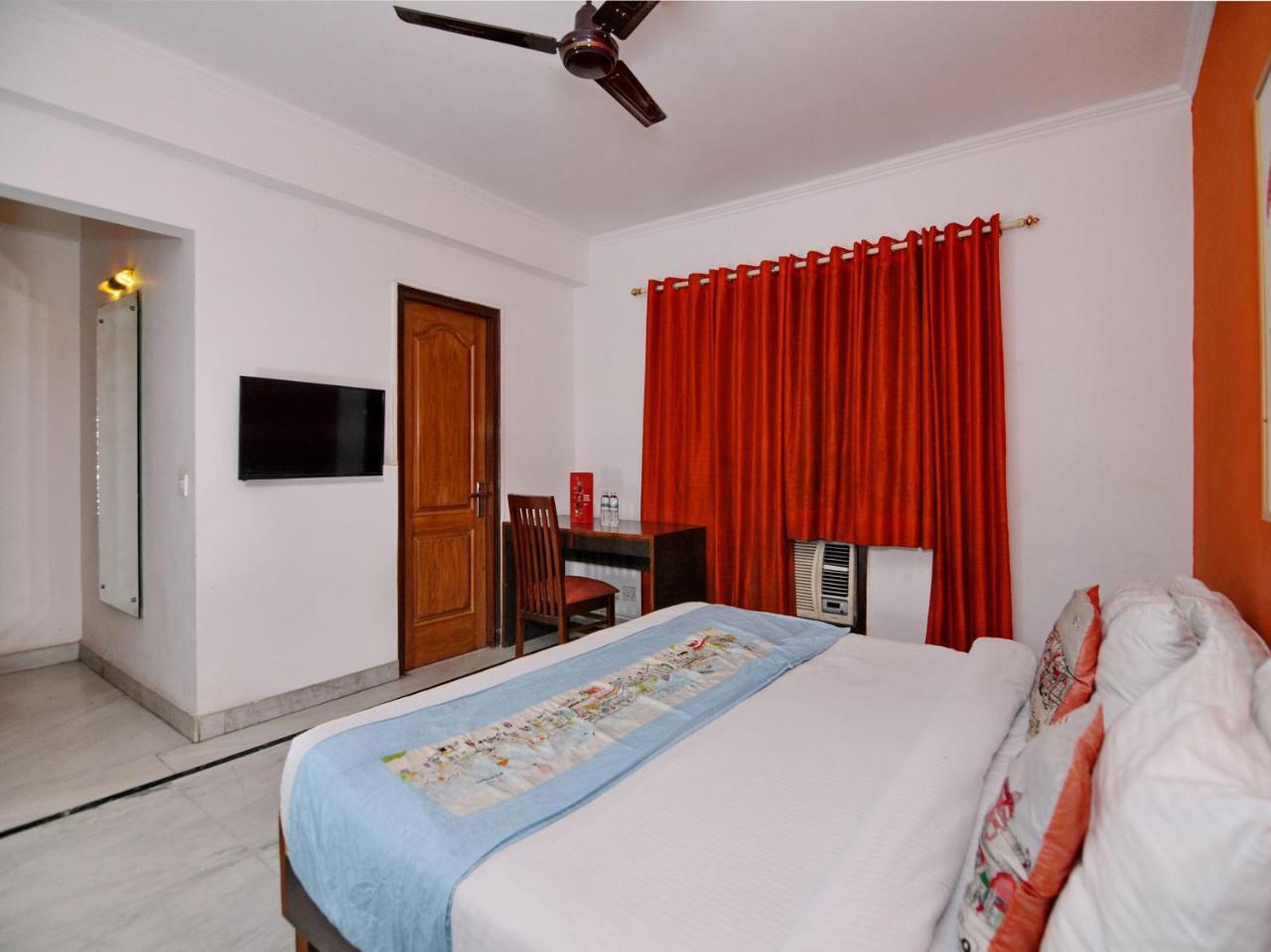 Oyo Flagship 592 Hauz Khas Village New Delhi Bagian luar foto