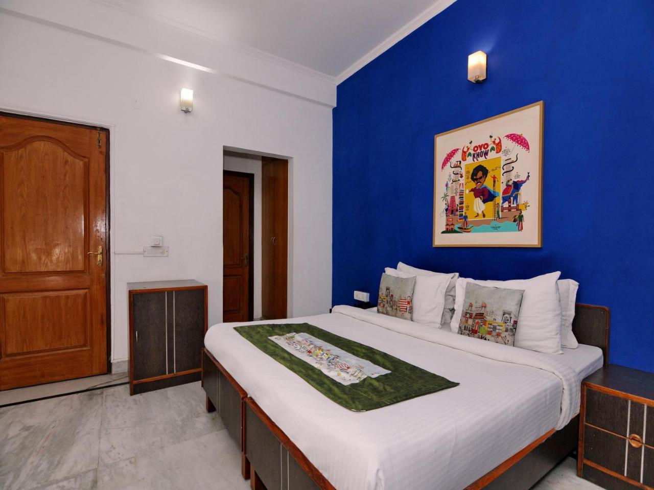Oyo Flagship 592 Hauz Khas Village New Delhi Bagian luar foto