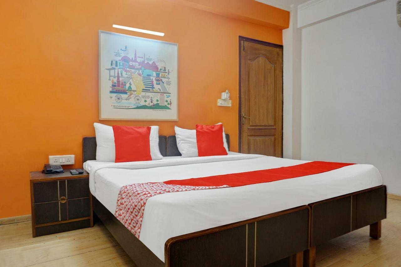 Oyo Flagship 592 Hauz Khas Village New Delhi Bagian luar foto