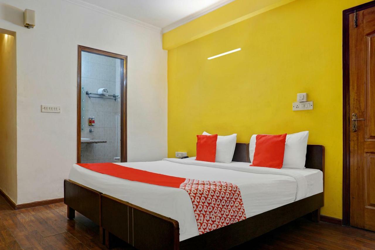 Oyo Flagship 592 Hauz Khas Village New Delhi Bagian luar foto