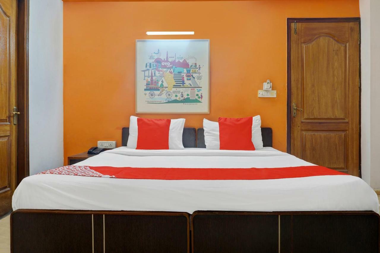 Oyo Flagship 592 Hauz Khas Village New Delhi Bagian luar foto